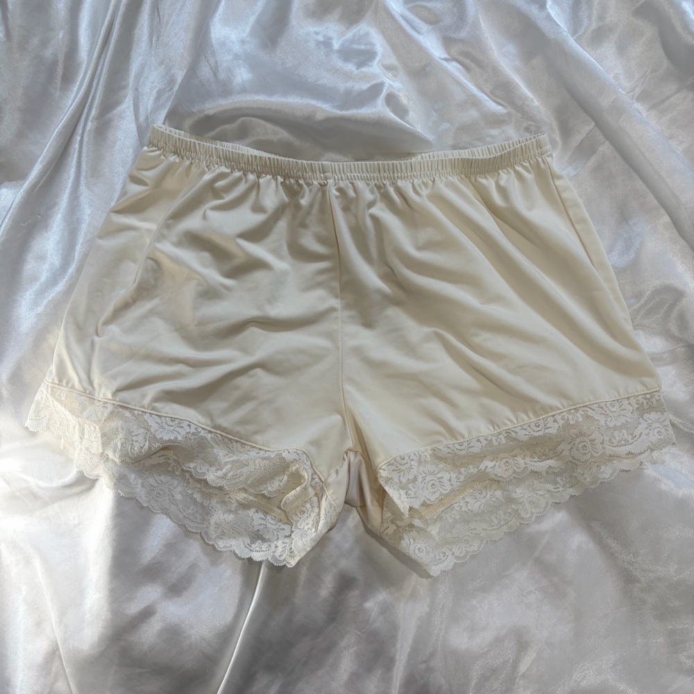 Cream Satin Lace Lounge Shorts – Size Small